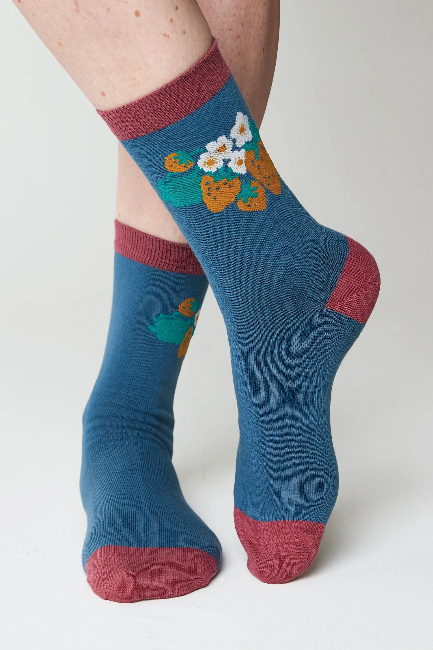 Nomads - Bamboo Strawberry Garland Socks - Sky