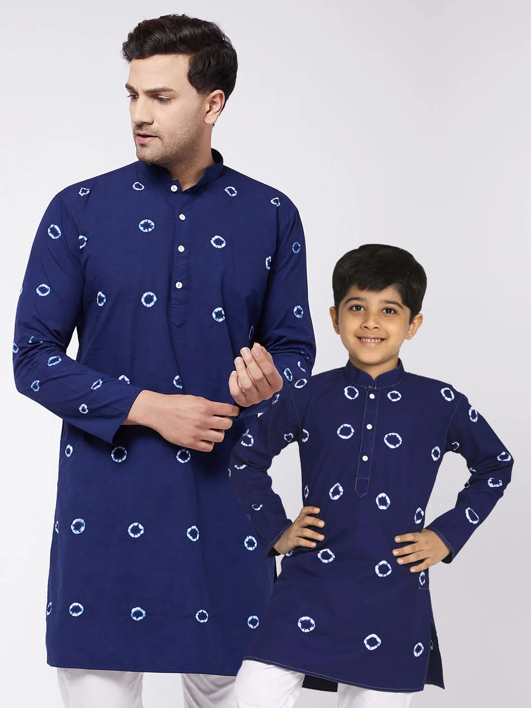 Vastramay Blue Bandhni Print Kurta Baap Beta Set